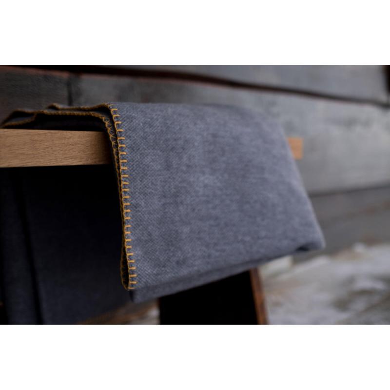 Espegard Kveldsbris ullpledd - grått med gul søm - Bilde 2