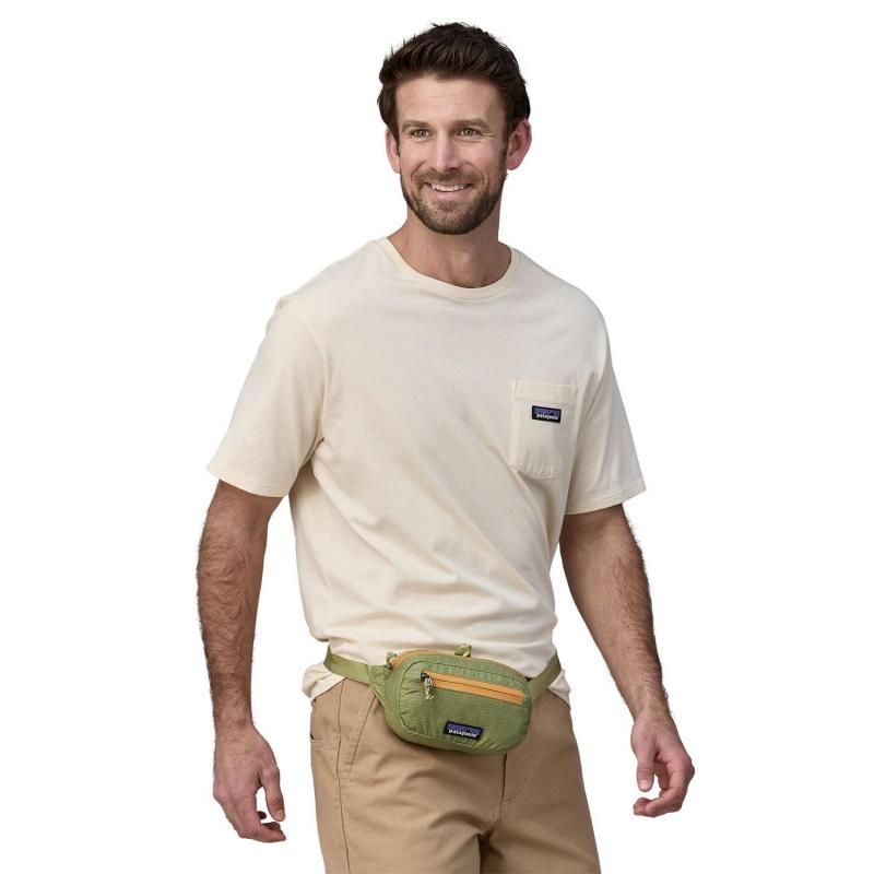 Patagonia Ultralight Black Hole Mini Hip Pack Bugr Buckhorn Green P49447 Friluftsbua 2